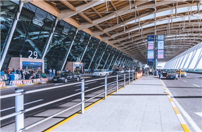 你知道機場都用什么廣播嗎？會斷播嗎？會出故障嗎？